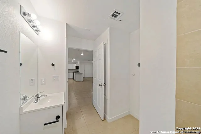 903 Canterbury #1104 — Photo 19