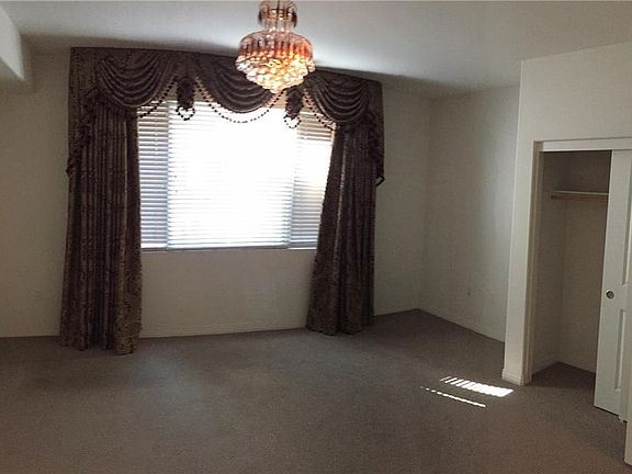 5th image of 931 E Walnut St Unit 212