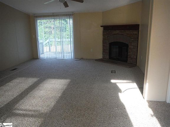 5th image of 102 Carson Creek Dr
