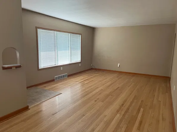 80 Olive Ct, Iowa City, IA 52246