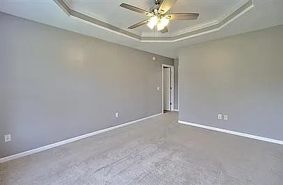 403 E Banks St — Photo 13