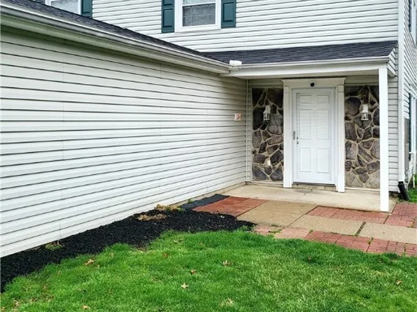 150 Canterbury Ln #D-31, Medina, OH 44256