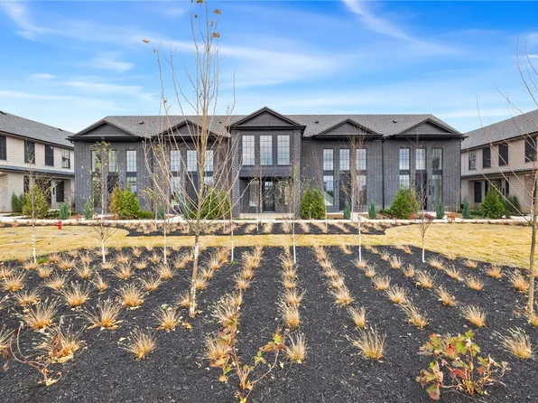 4613 S 47th St, Rogers, AR 72758