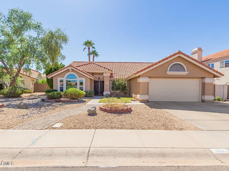 1551 W Ironwood Dr — Photo 1