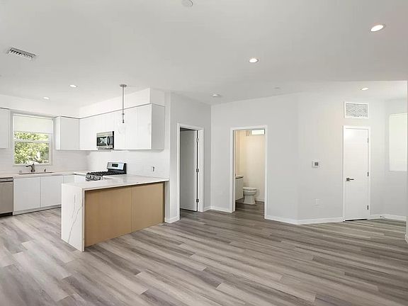 2nd image of 1406 Eagle Vista Dr #1
