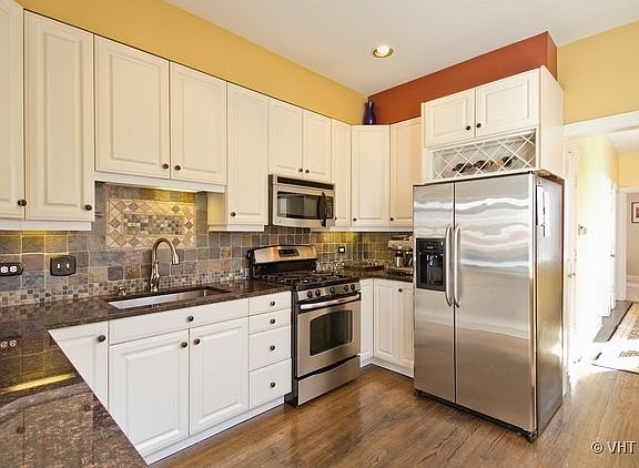 5th image of 2645 N Southport Ave #3