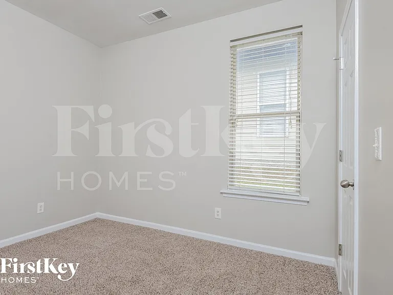 1000 Medinah Dr — Photo 11