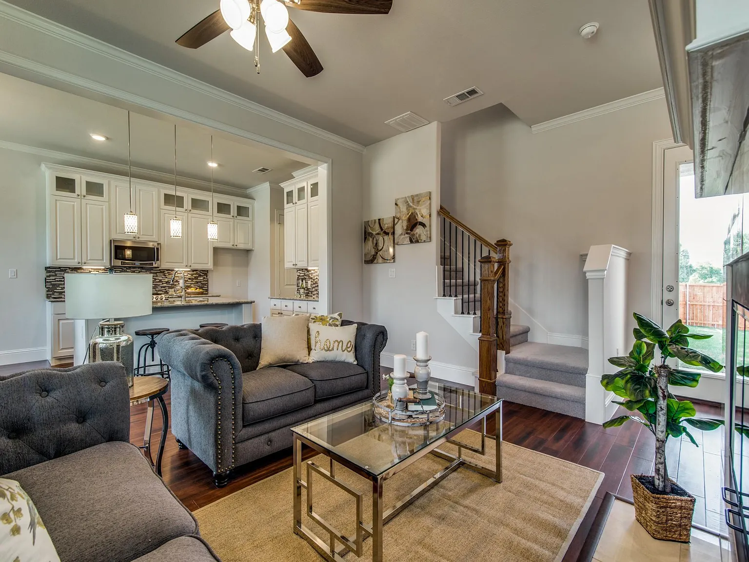 731 Mulberry Ct — Photo 3