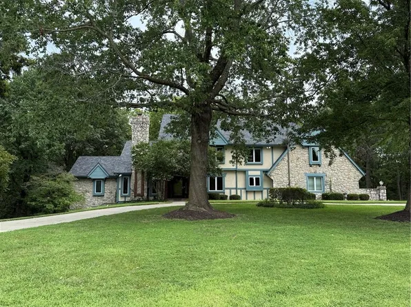 6807 Cedar Bnd, Parkville, MO 64152