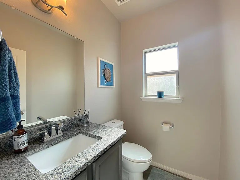 528 Delancey St — Photo 14