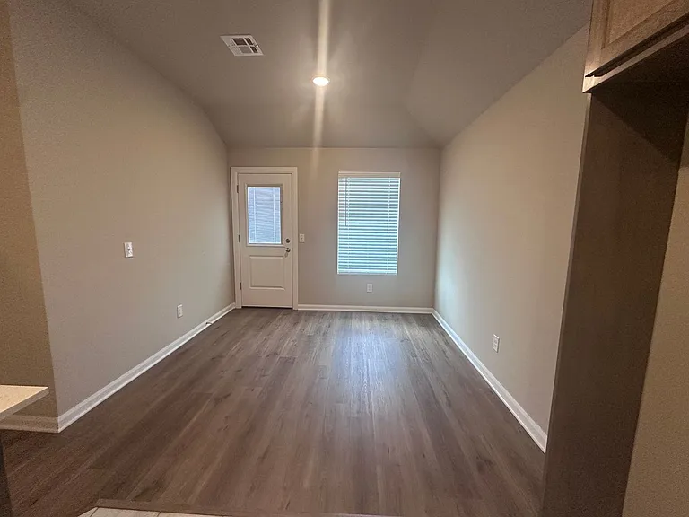 3712 S East 81st St — Photo 6