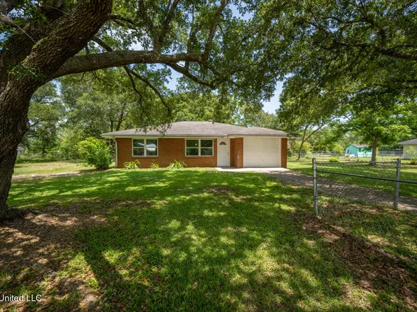 7120 Magnolia St, Bay Saint Louis, MS 39520