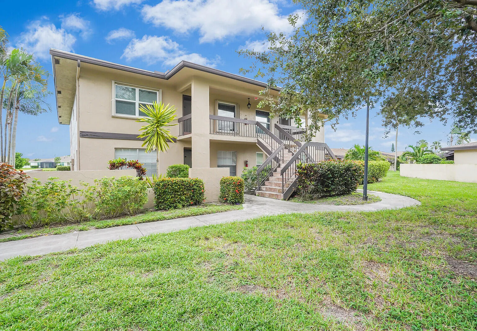 2 bed, 2.0 bath, 1221 sqft, $2,000 — Photo 2