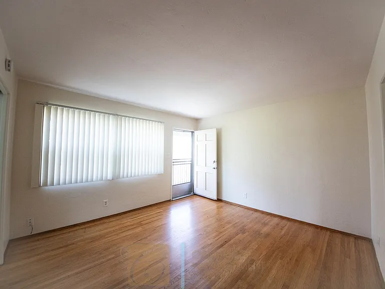 4455-59 1/2 Dawson Ave — Photo 3