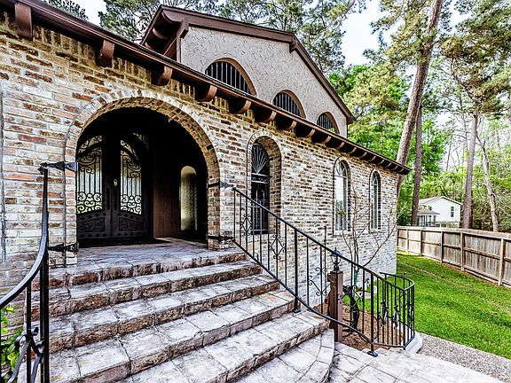 2nd image of 602 Rolling Hills Rd