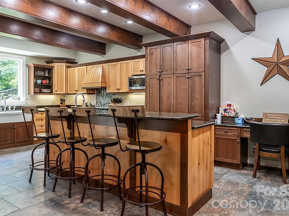 3rd image of 10 Lark Hill Dr