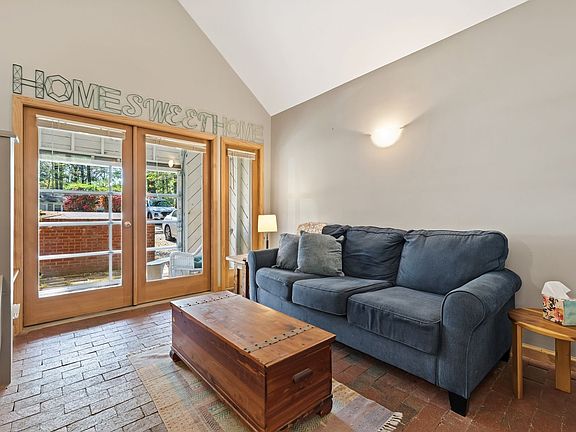 2nd image of 200 Purefoy Rd #200