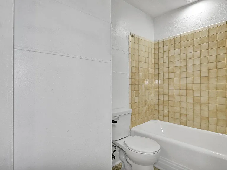 1224 E Malcolm X St #2 — Photo 5