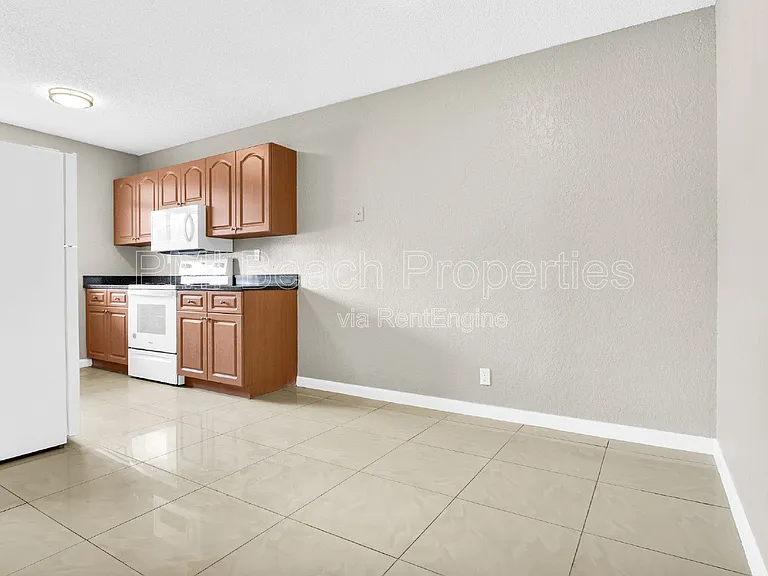 700 Nottingham Cir #D — Photo 20