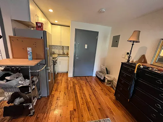 Rented by Delmark Realty LLC | media 44