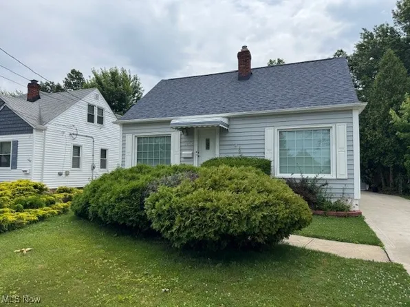 32704 Willowick Dr, Willowick, OH 44095