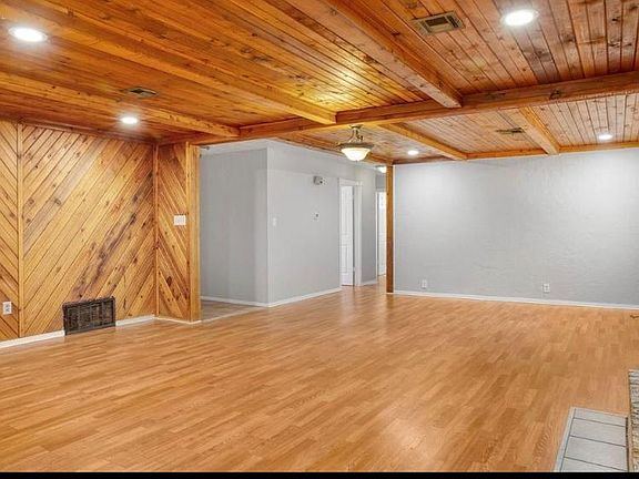 2nd image of 4623 NE Columbia Ave