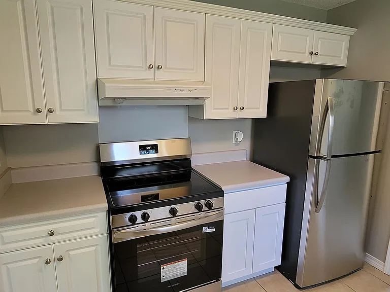 429 E 22nd Ave — Photo 3