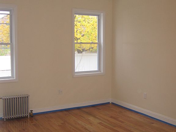 3rd image of 2722 Lurting Ave