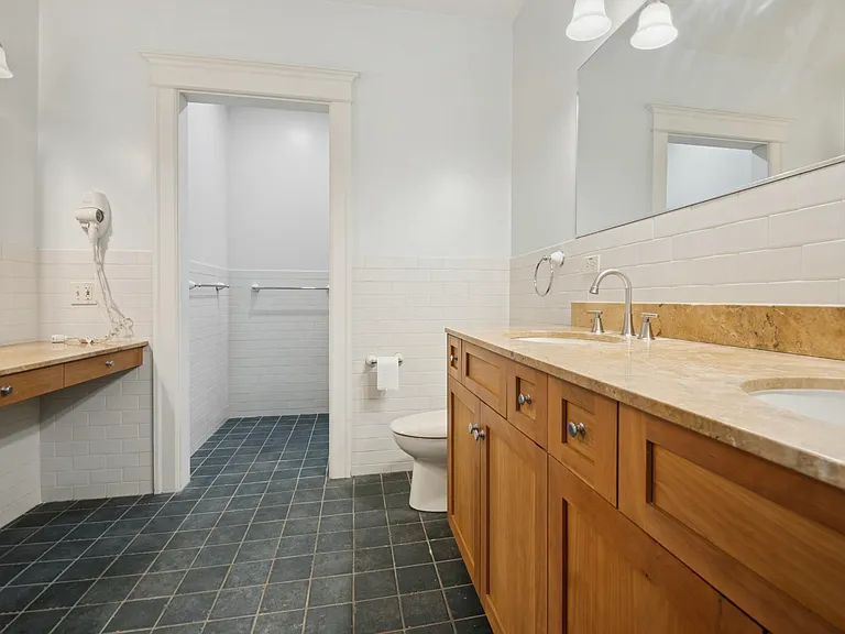 2233 Sherman Ave — Photo 4