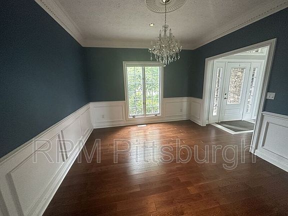 2nd image of 1600 Brimfield Ct