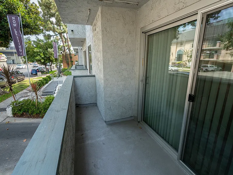 245 South Serrano Ave — Photo 69