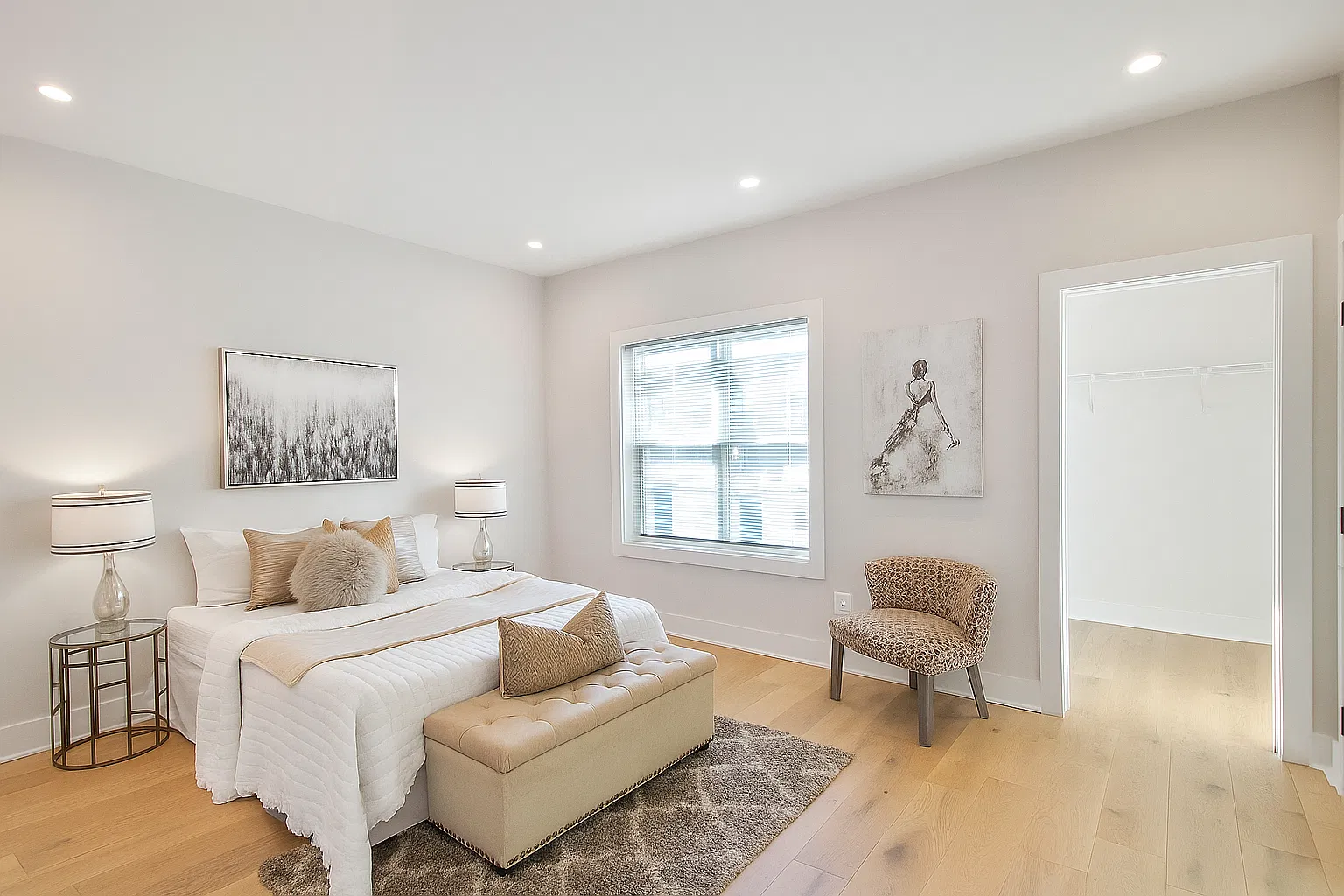 The design is slightly different from what is pictured. Contact me for up-to-date photos of the furnishings and amenities.