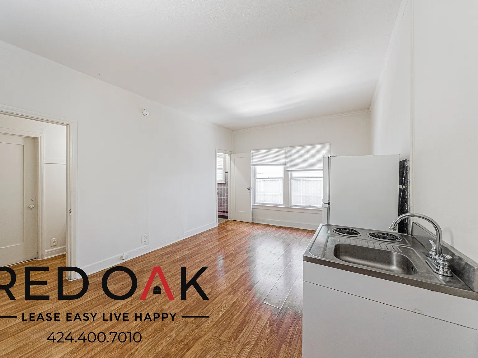 Bright Studio with Open Floor Plan and Hardwood-Style Floors ~ In Koreatown! — Photo 1
