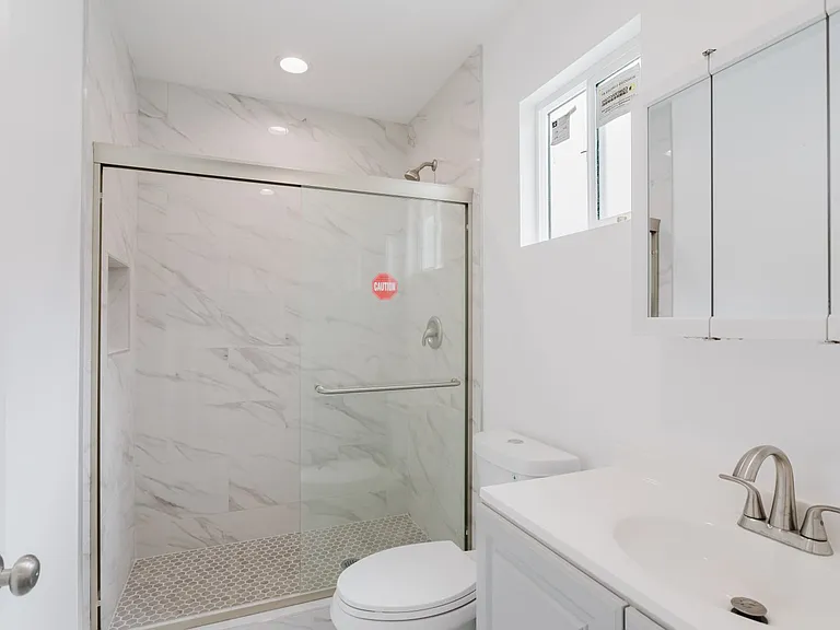 18306 Gresham St — Photo 14