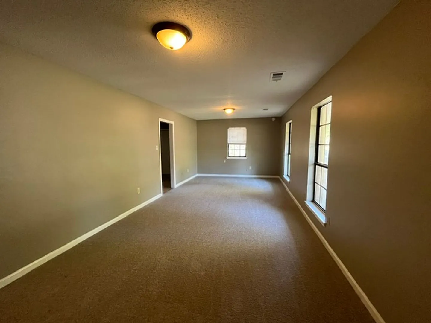 Renovated 3 Bedroom 1 Bath Home for Rent! — Photo 3