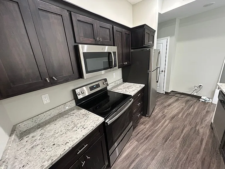 302 E Clark St — Photo 10