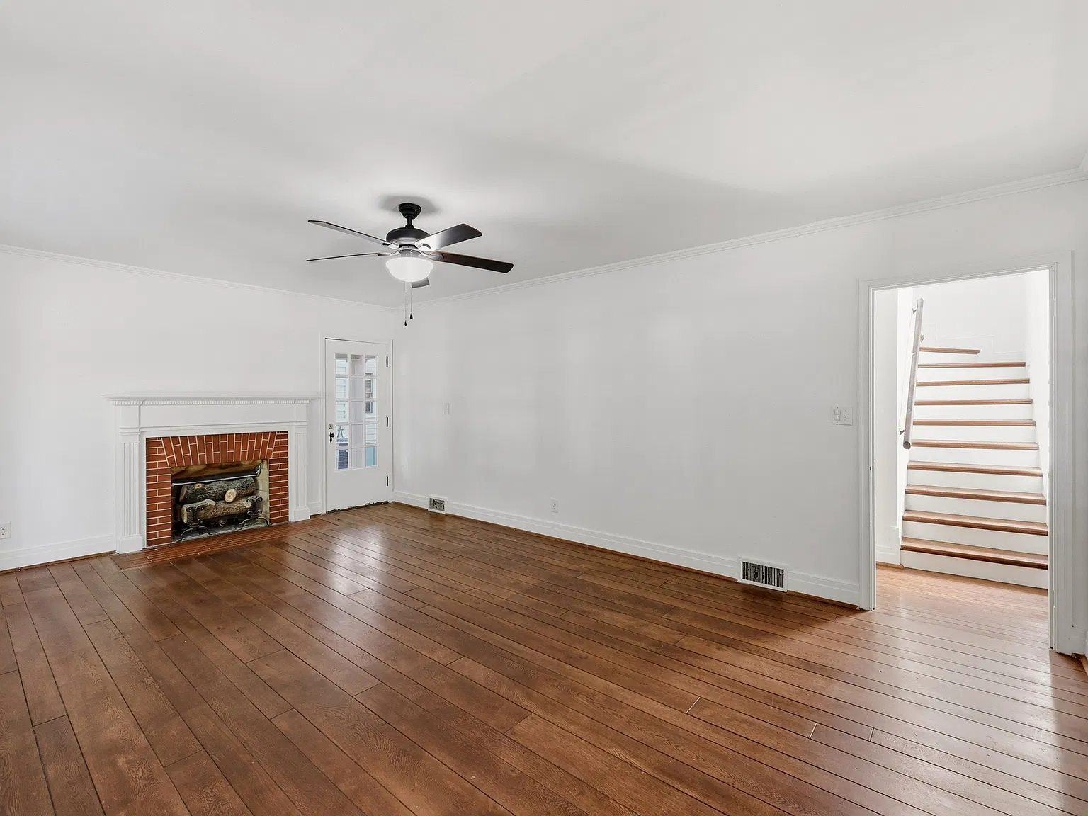 3 bed, 2.5 bath, 2600 sqft, $3,500 — Photo 3