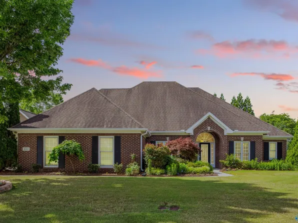 3011 Cobble Farms Dr SE, Owens Cross Roads, AL 35763