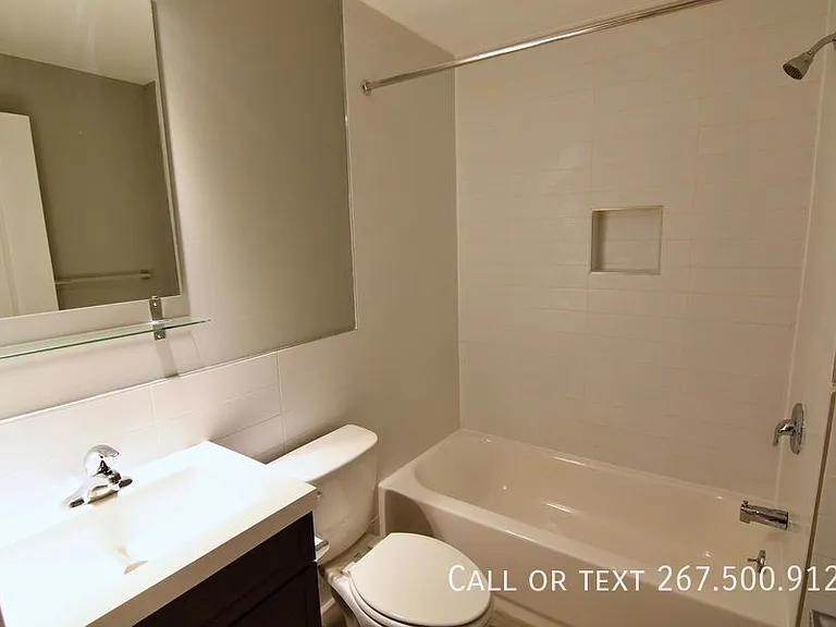 535 N Budd St #2B — Photo 5