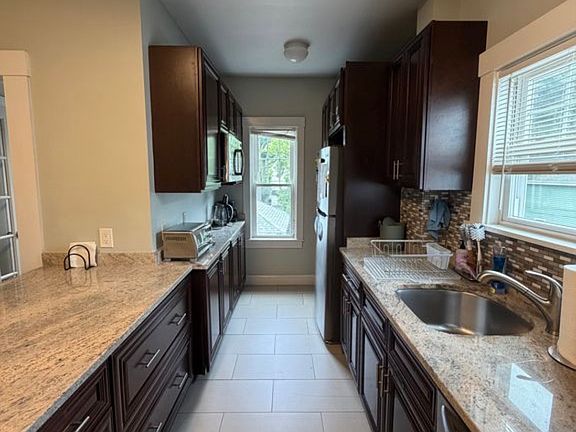 4th image of 95 Winthrop St #2
