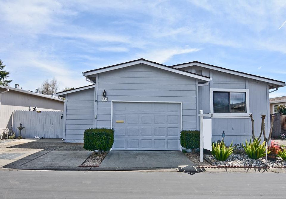 1st image of 228 Autumn Ln #228