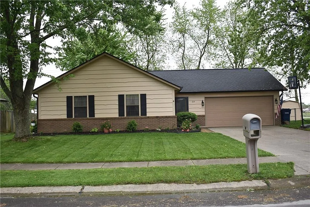 219 Christina Dr photo 1