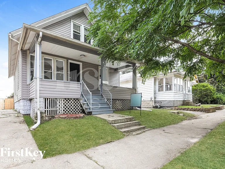 814 Bowditch Ave — Photo 2