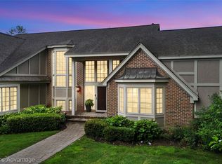 2677 Ripple Ct, White Lake, MI 48383