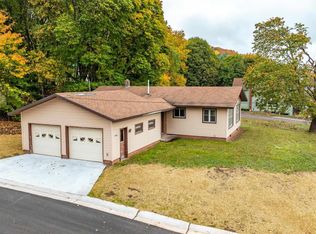 20840 Royce Rd, Hancock, MI 49930