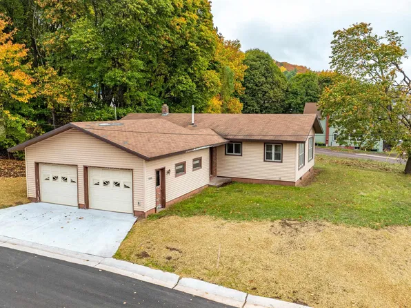 20840 Royce Rd, Hancock, MI 49930