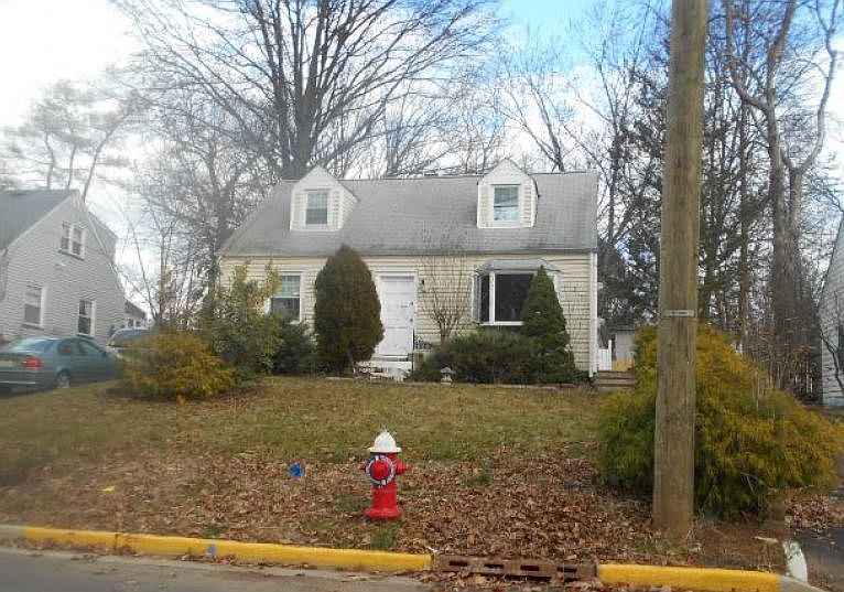 2nd image of 829-31 Coolidge St