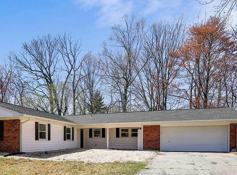 2917 Birchtree Ln — Photo 2