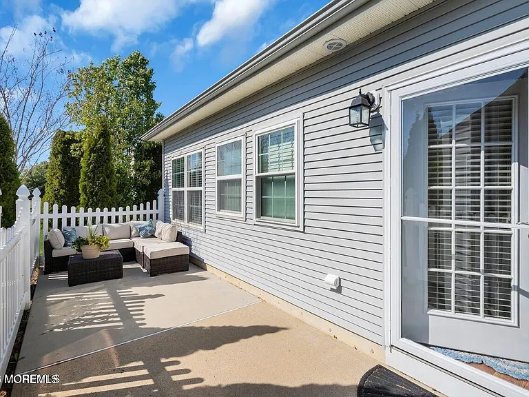 56 Rochford Dr — Photo 4