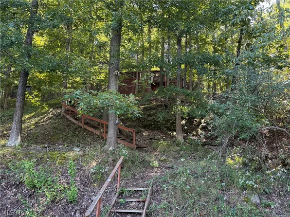 1104 Club Dr, Washington, WV 26181
